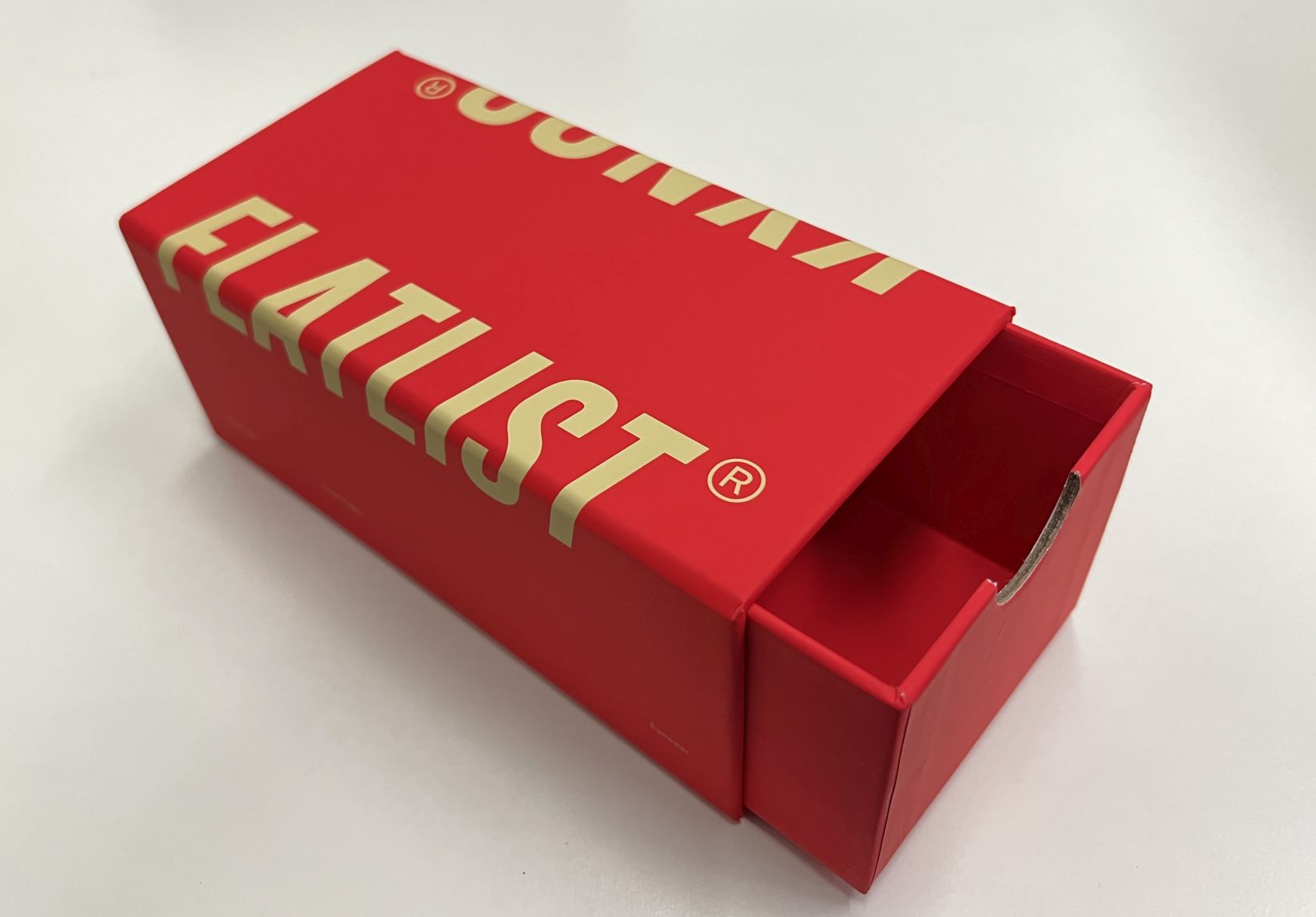 KXNGS x FLATLIST packaging - presentation box